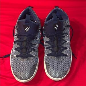 Men’s Nike Hypershift Size 13. Navy Blue & White